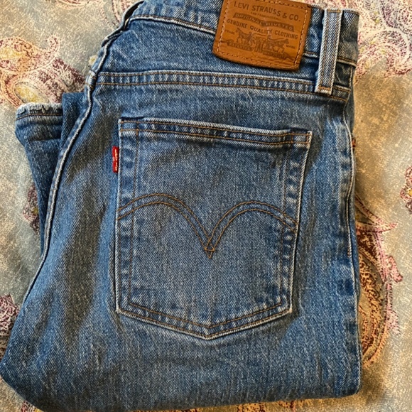 Size 25 Levi’s jeans wedgie - Picture 4 of 6